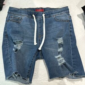 GUESS - MEDIUM WOMENS SHORTS , EUC